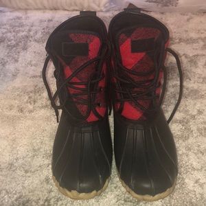 Buffalo plaid Chooka rain books